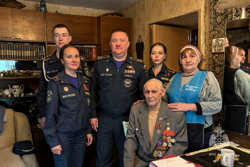 Личный состав Академии поздравил ветеранов труда, тружеников тыла с Днем Победы